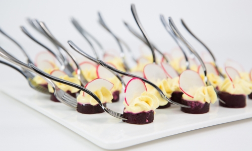Catering υψηλών προδιαγραφών: Η νέα προσέγγιση στη φιλοξενία εκδηλώσεων